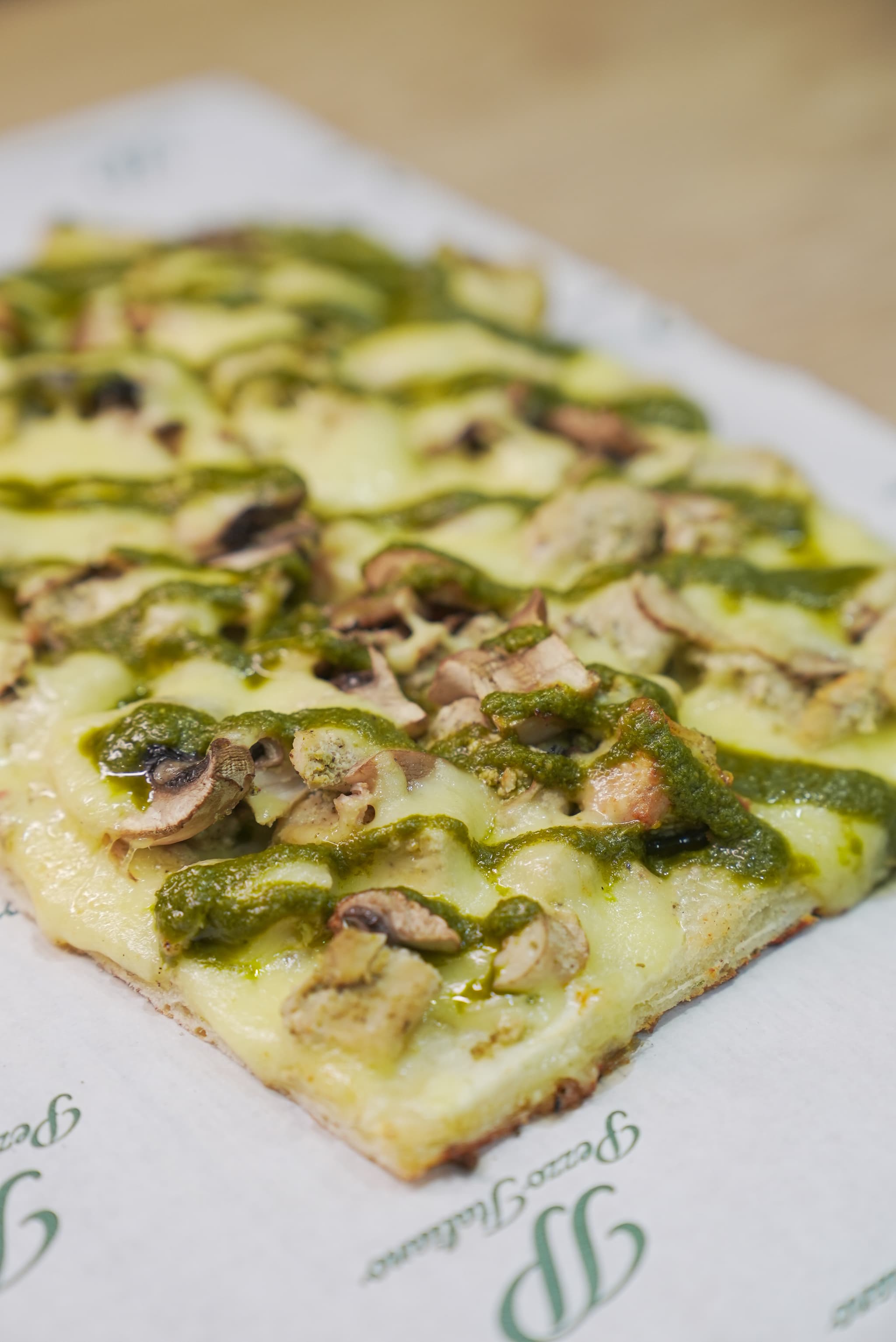 Pizza Poulet Pesto garnie