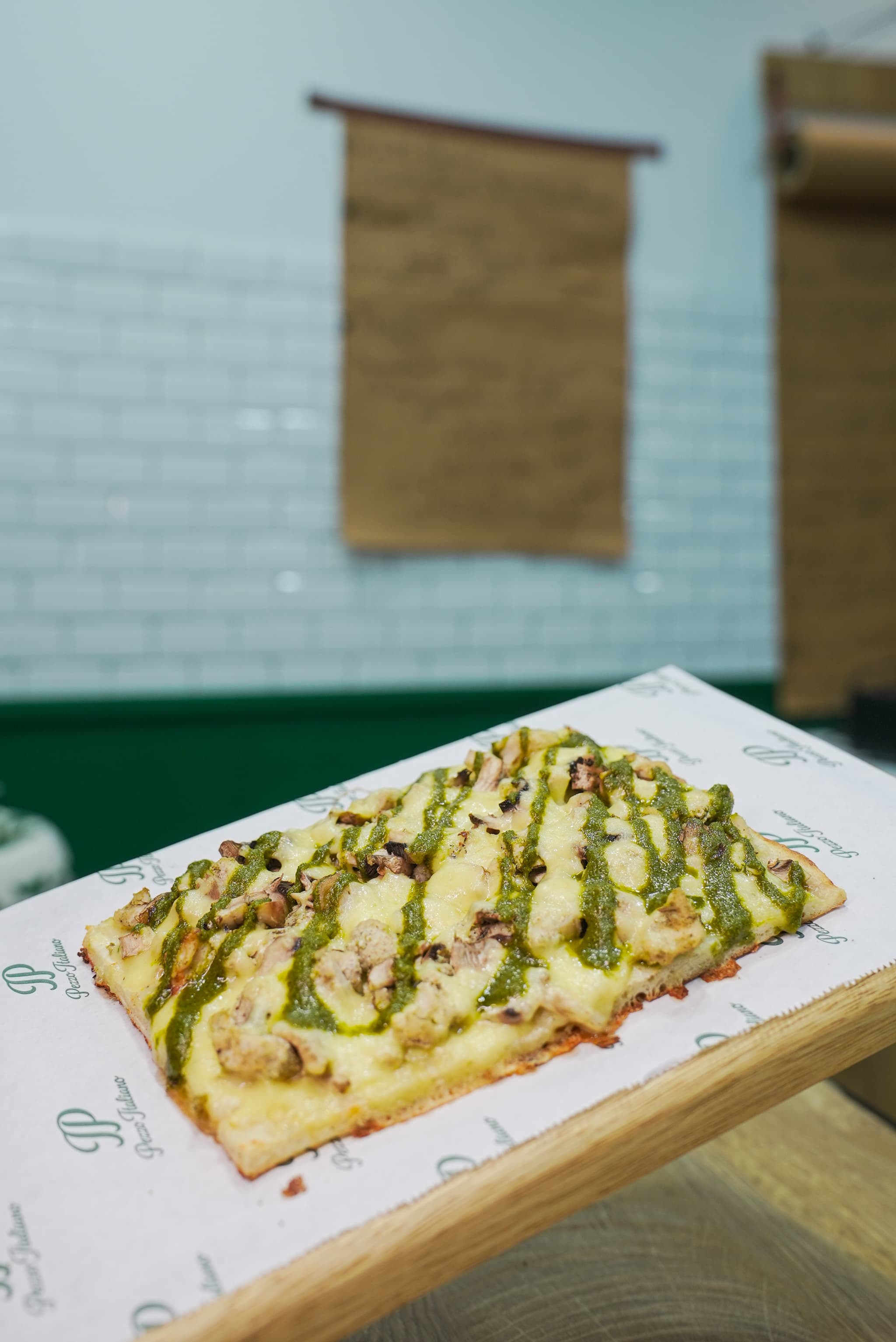 Pizza Poulet Pesto présentation