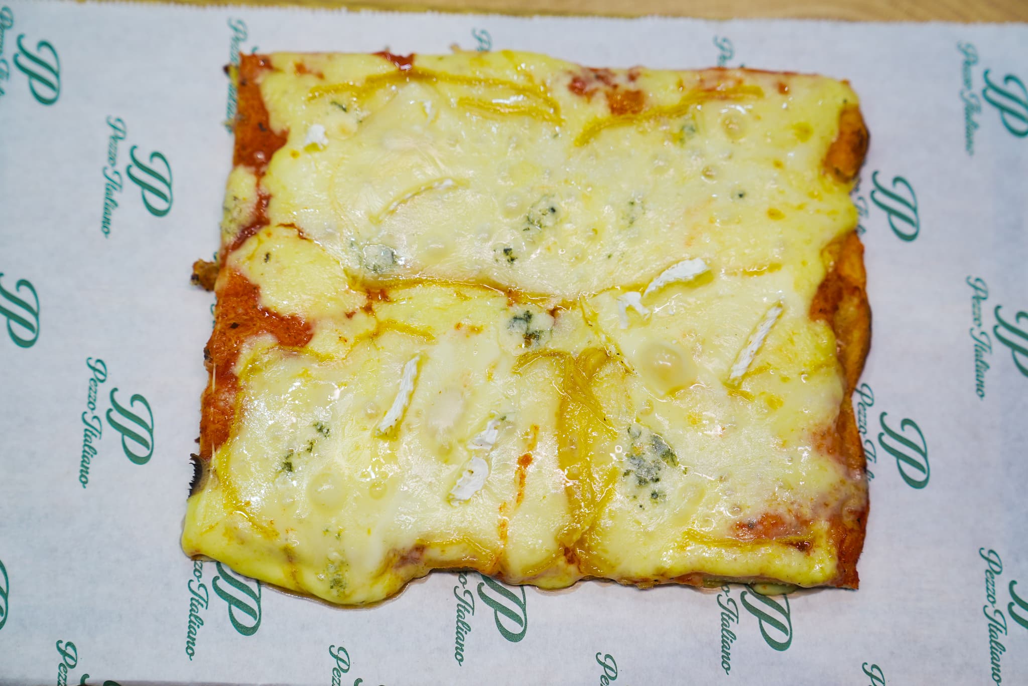 Pizza Quattro Formaggi fondue