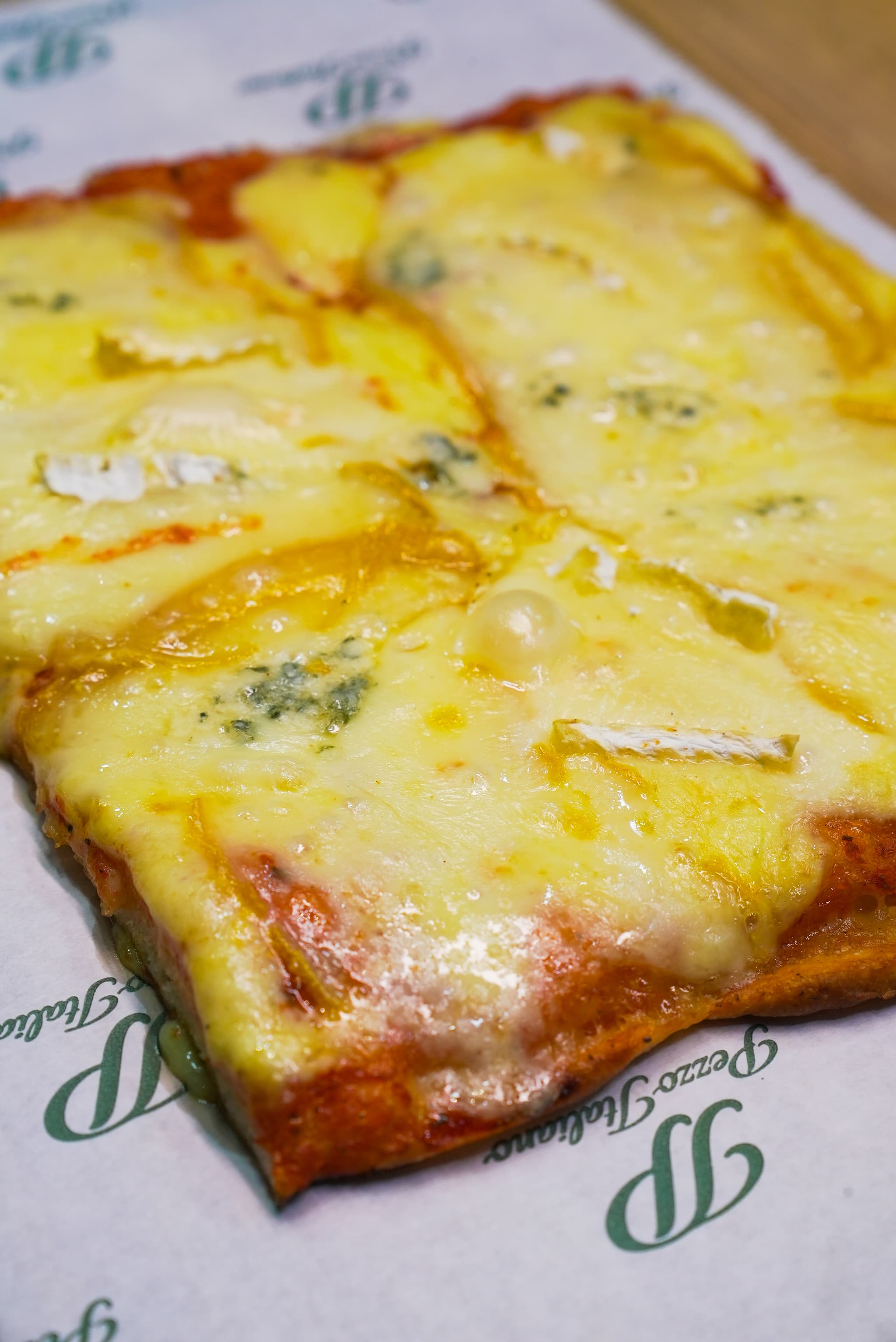 Pizza Quattro Formaggi garnie