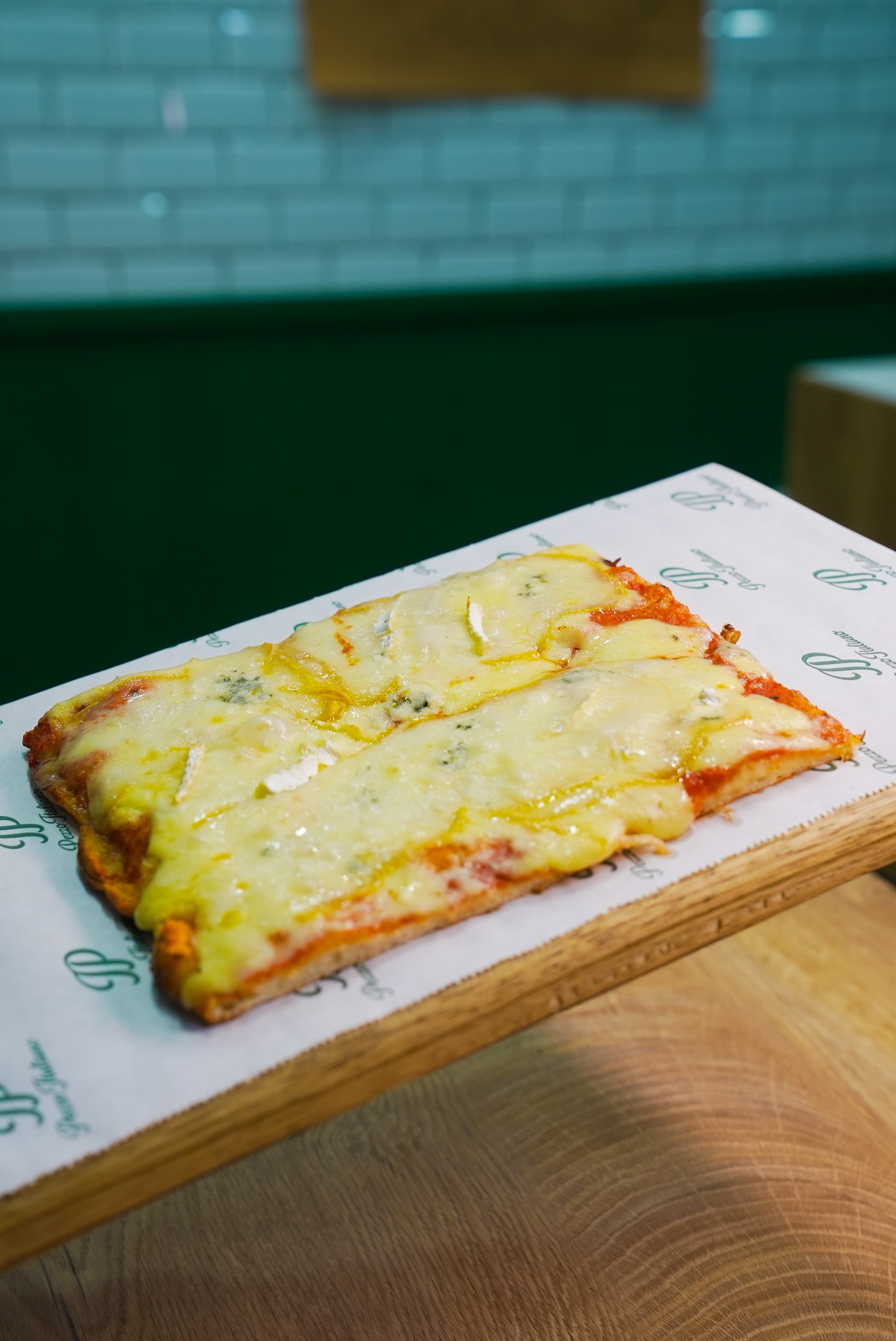 Pizza Quattro Formaggi fondue 2